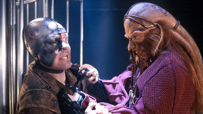 Farscape 02x17 - Die Wahrheit Und Der Sündenbock